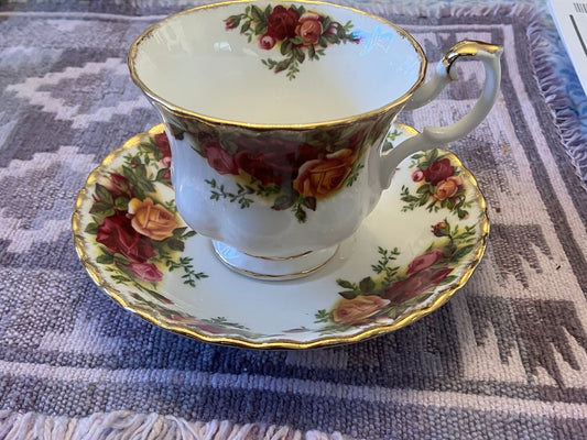 Royal Albert Old Country Roses Bone China Teacup and Saucer